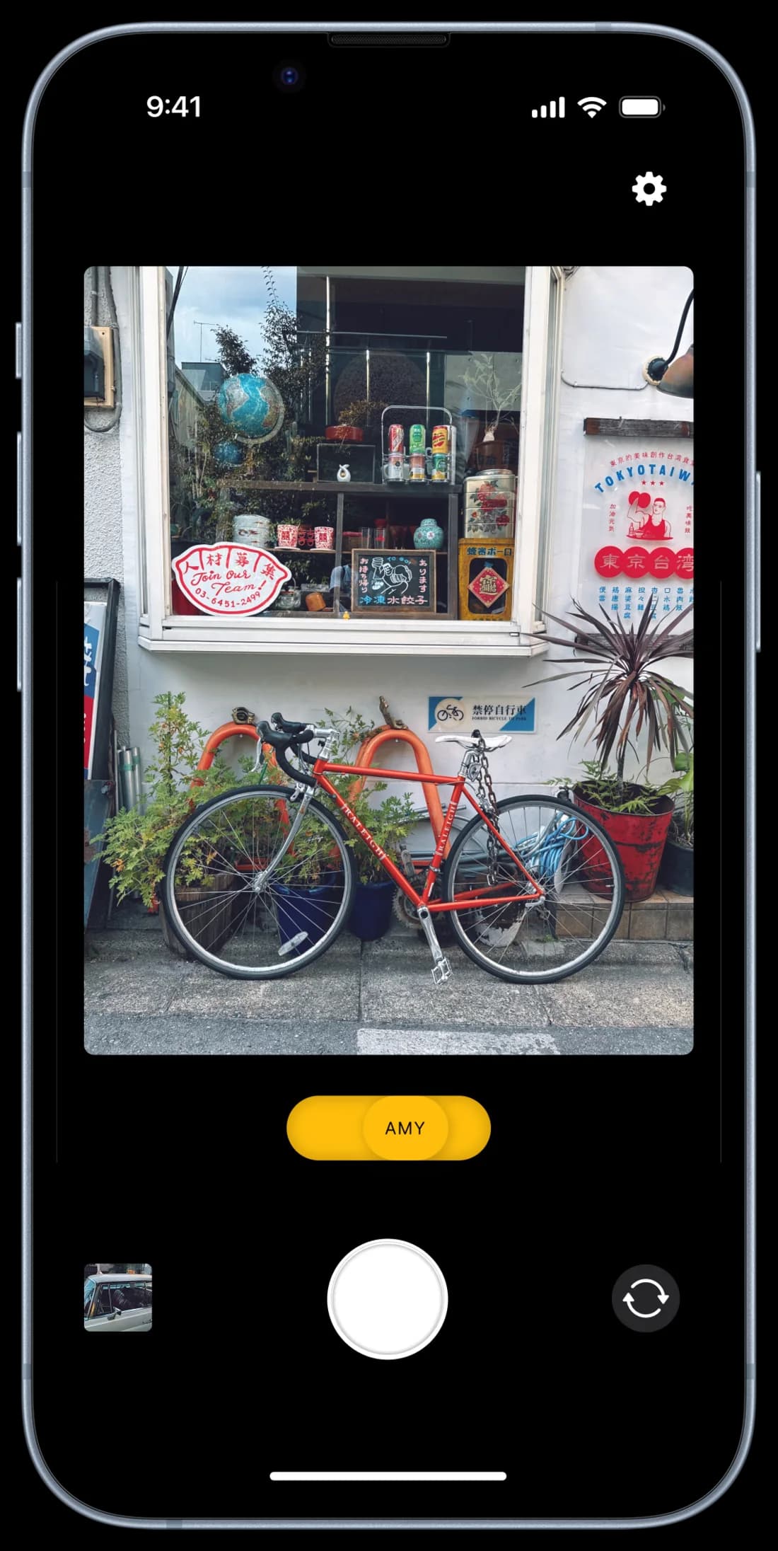 Invisible Camera viewfinder with the AMY film look, framing a street scene in Tokyo